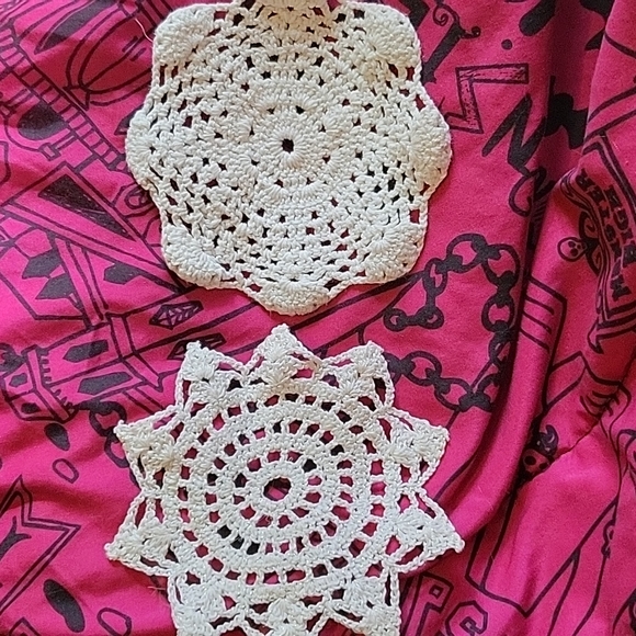 13 vintage Doilies - Picture 6 of 8
